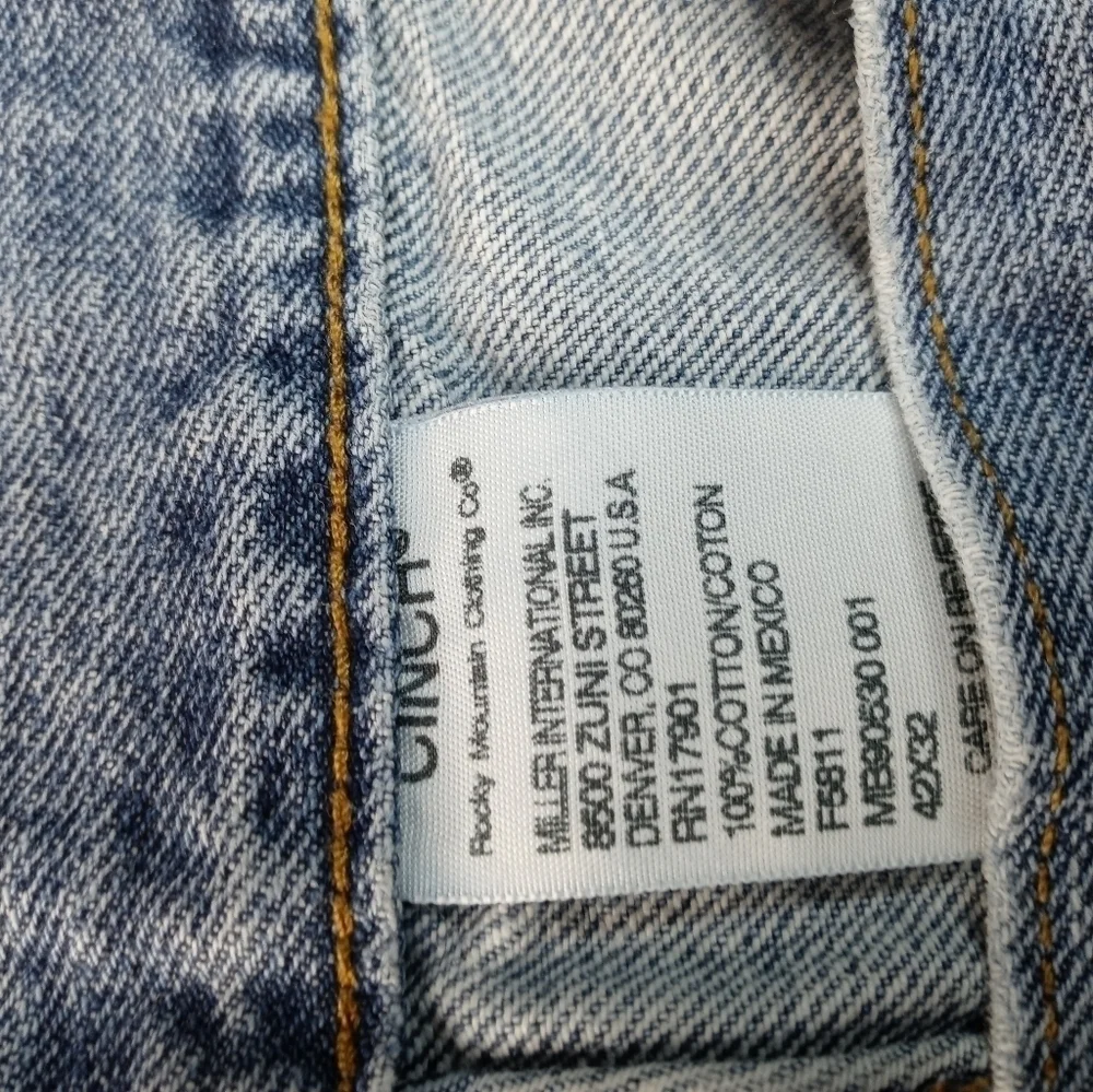 Cinch green lable men's blue jeans. Tag sz 42x32. Actual 42x27. 404pm 2_8